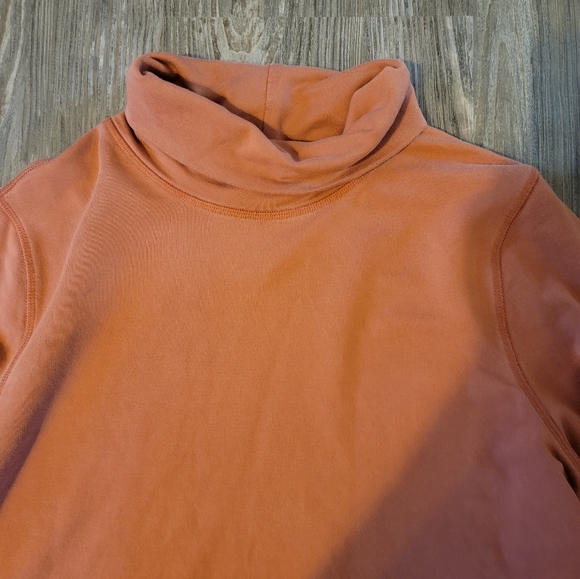 Athleta Cropped Turtleneck Long Sleeve Size Medium - Picture 2 of 5